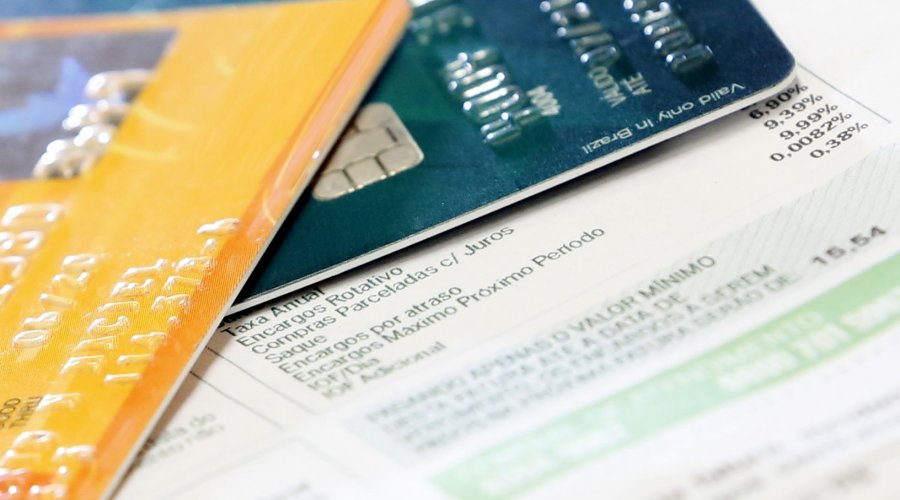 Juros do cartão de crédito disparam em 2019 Sindicato dos Bancários